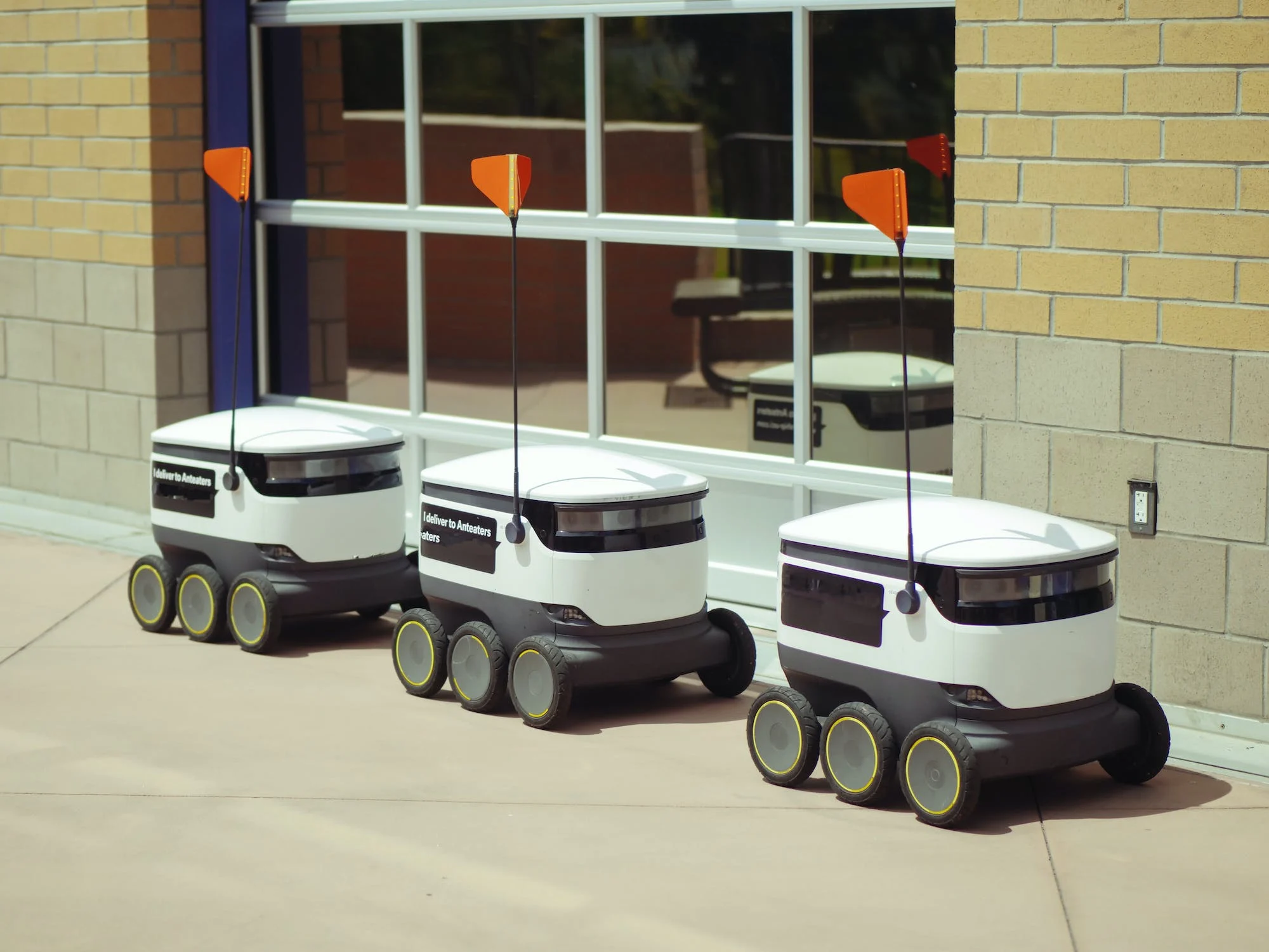 Drones and robots delivery